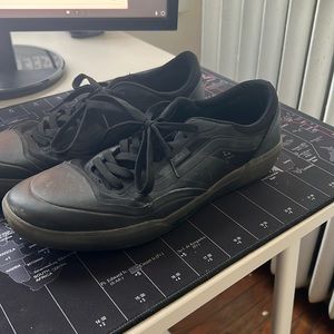 Vans Ave leather, all black
